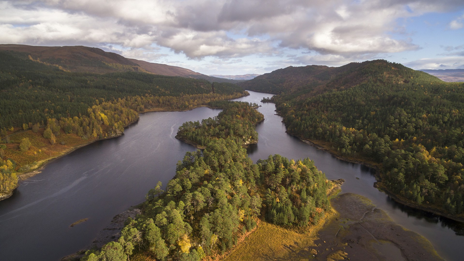 Loch Beinn a Mheadhoin in Glen Affric Scotland c scotlandbigpicture com