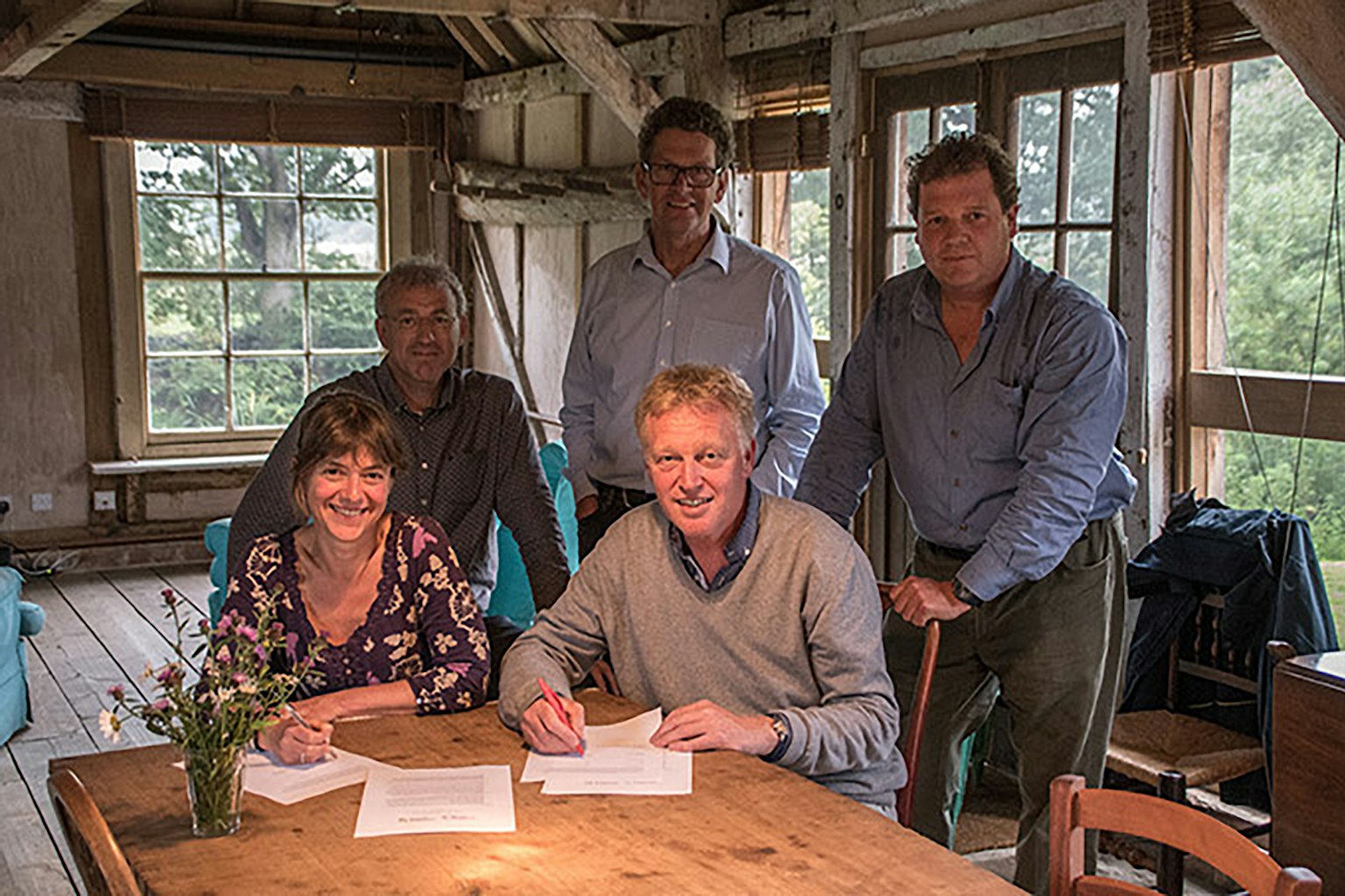 Frank Schepers and Rebecca Wrigley signing a document
